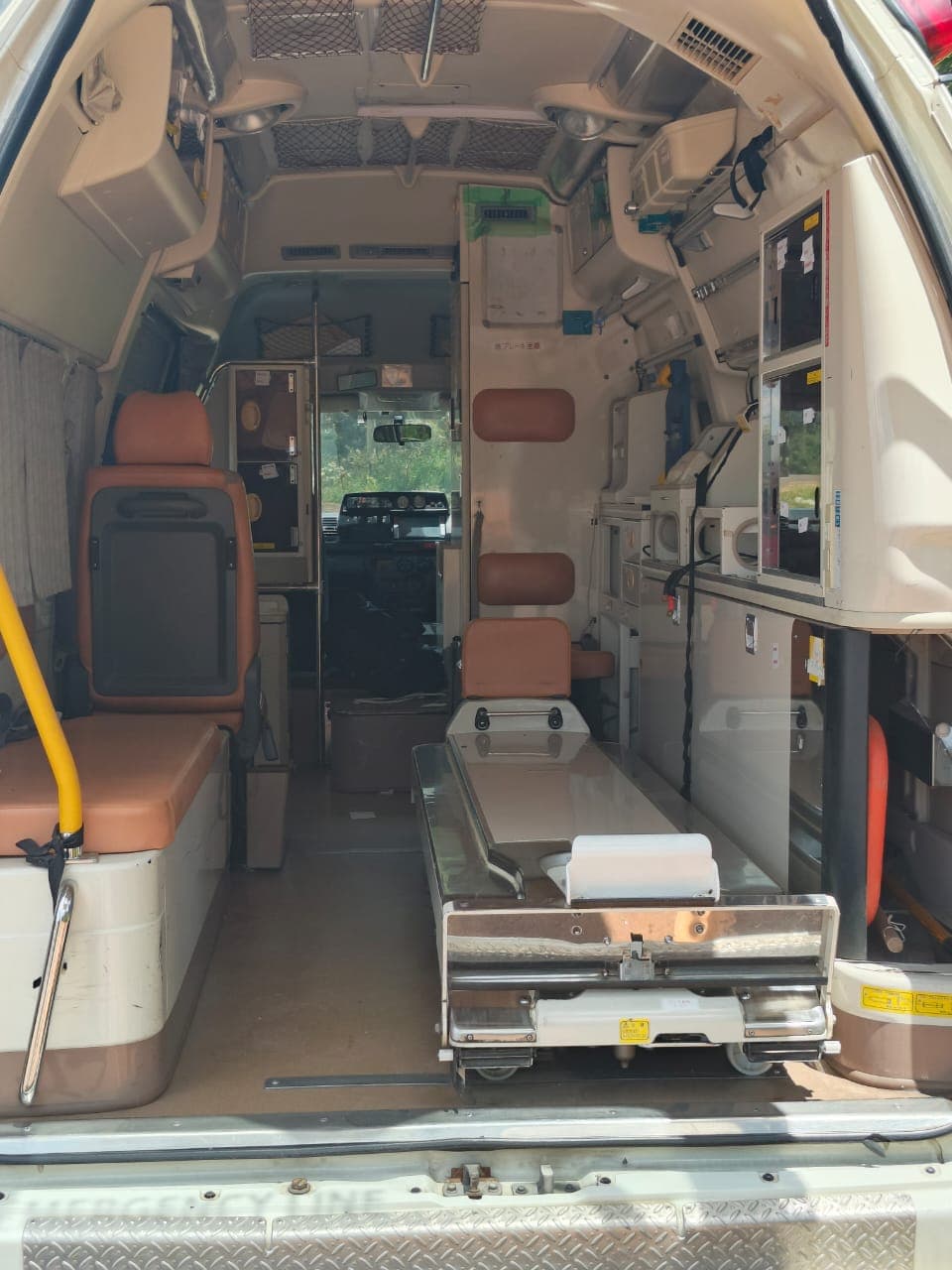 Toyota Hiace Ambulance thumbnail 12