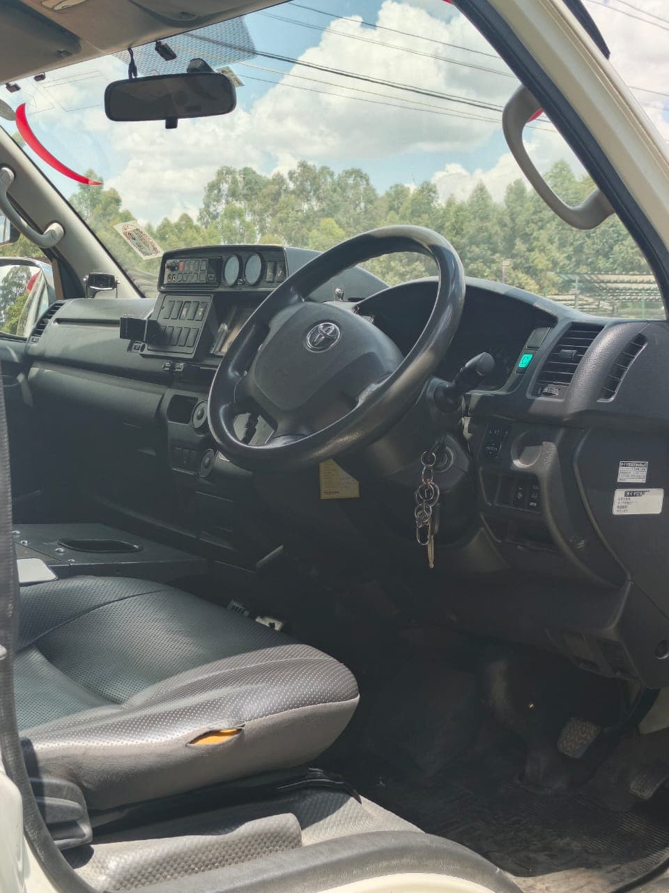 Toyota Hiace Ambulance thumbnail 5