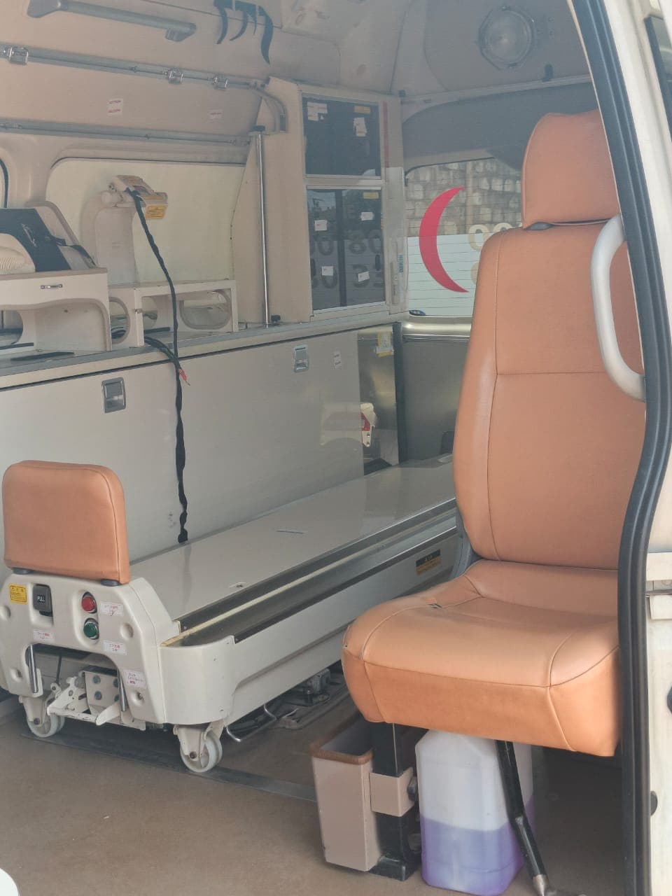 Toyota Hiace Ambulance thumbnail 8