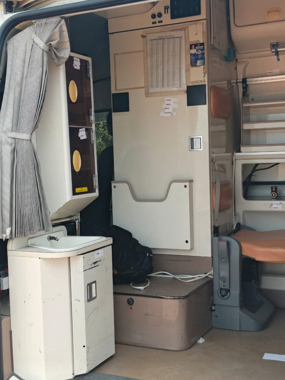 Toyota Hiace Ambulance thumbnail 9