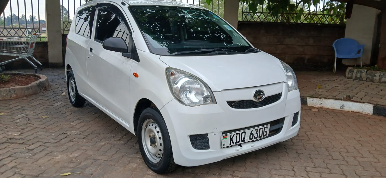 White Daihatsu Mira