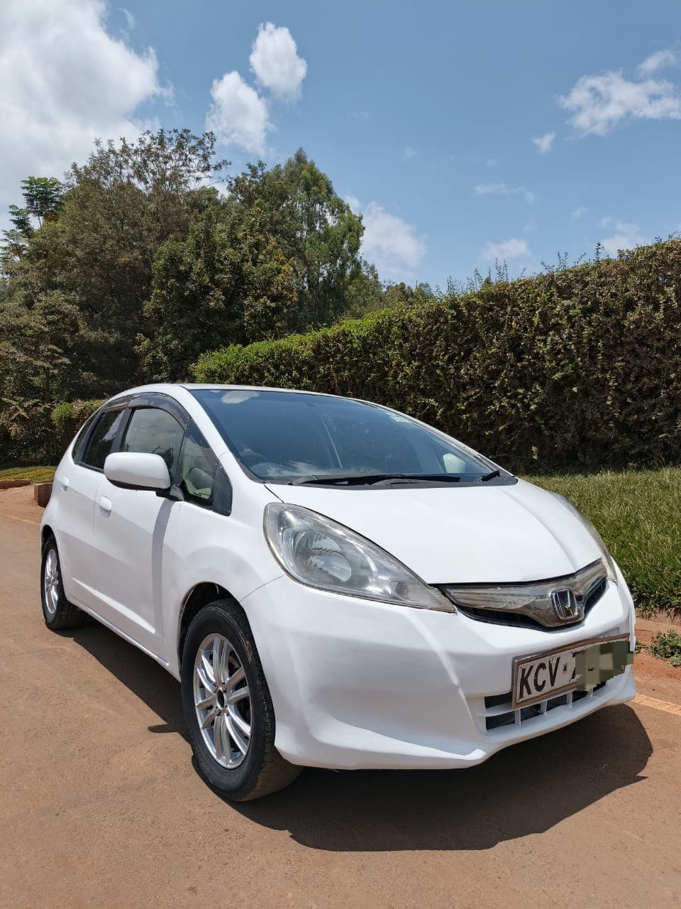 Honda Fit Hybrid thumbnail 2