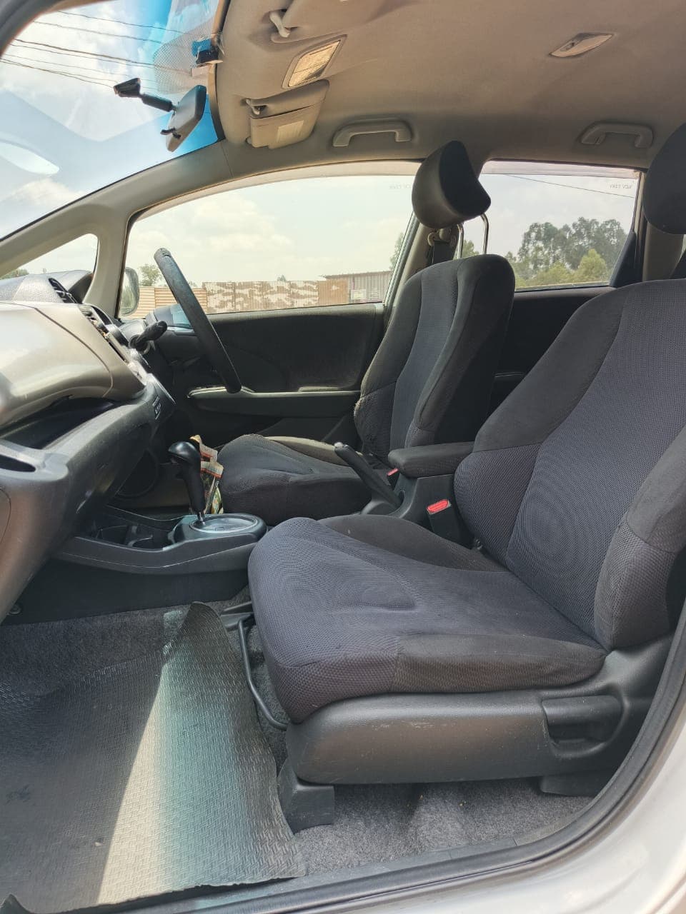 Honda Fit Hybrid thumbnail 11