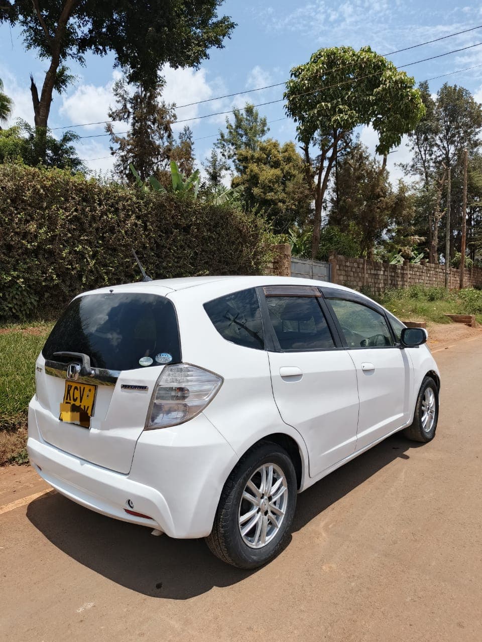 Honda Fit Hybrid thumbnail 4