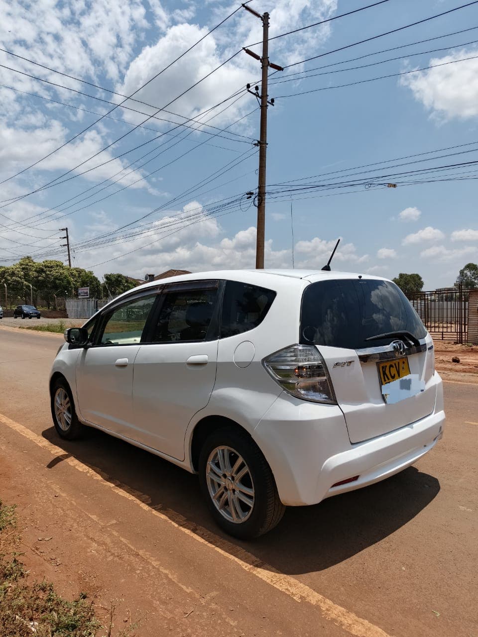 Honda Fit Hybrid thumbnail 6