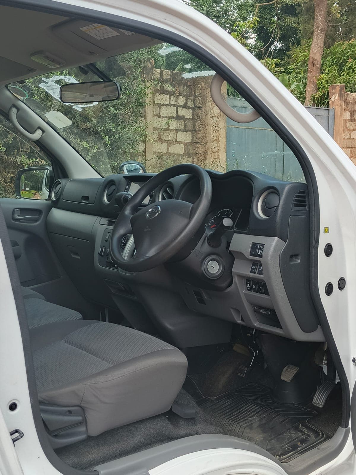 NISSAN NV 350 thumbnail 9