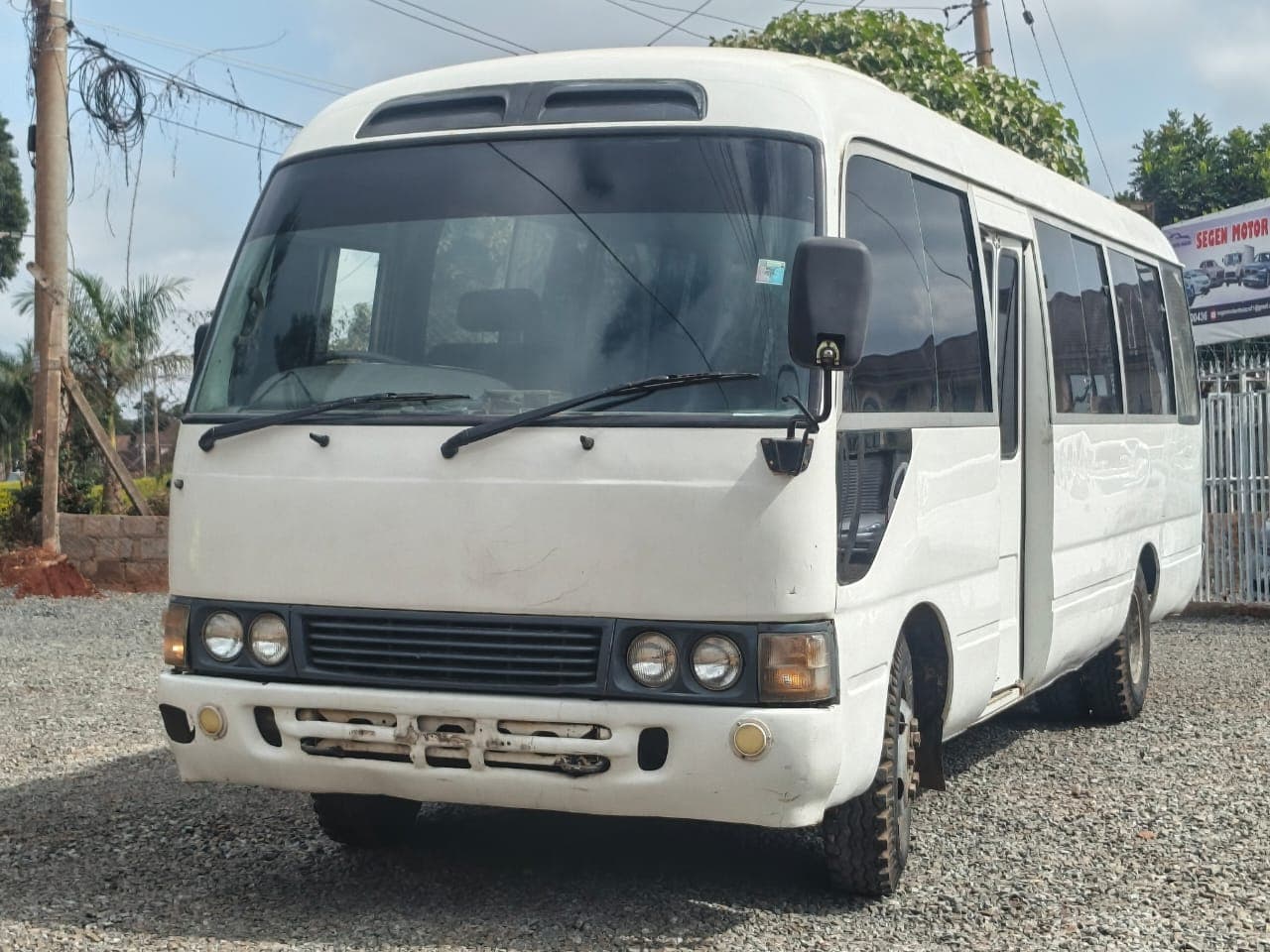 Toyota Coaster thumbnail 2