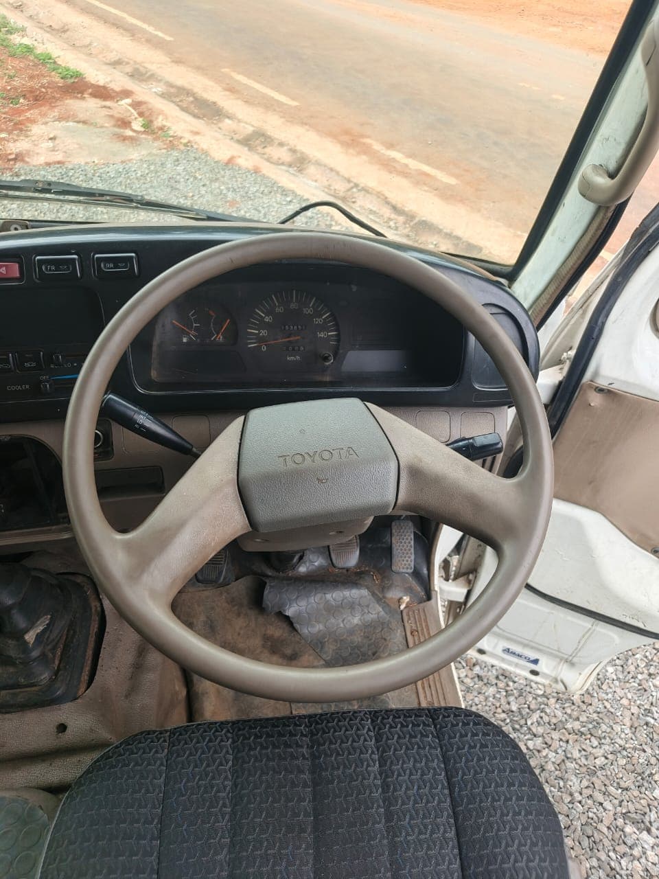 Toyota Coaster thumbnail 4