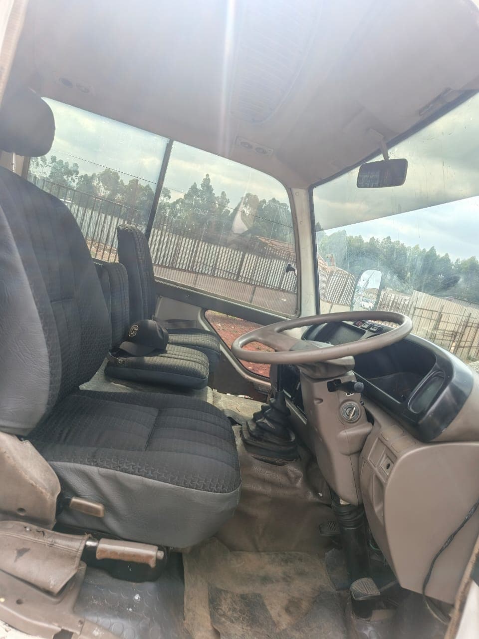 Toyota Coaster thumbnail 7